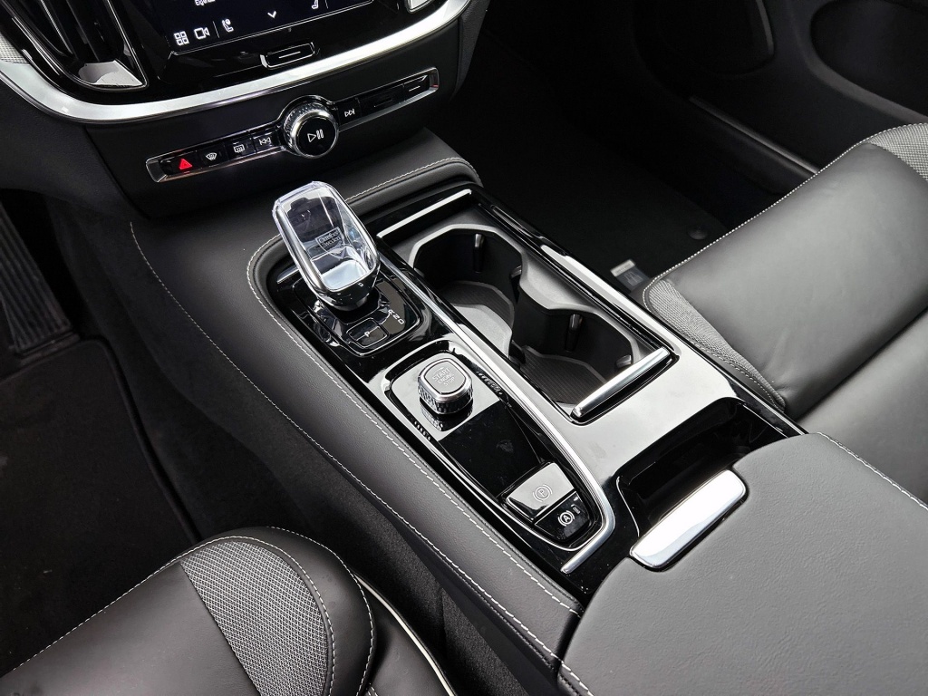 47540135 volvo v60 2 0 t6 plus dark trekhaak sport leder 360 blis pilot 85