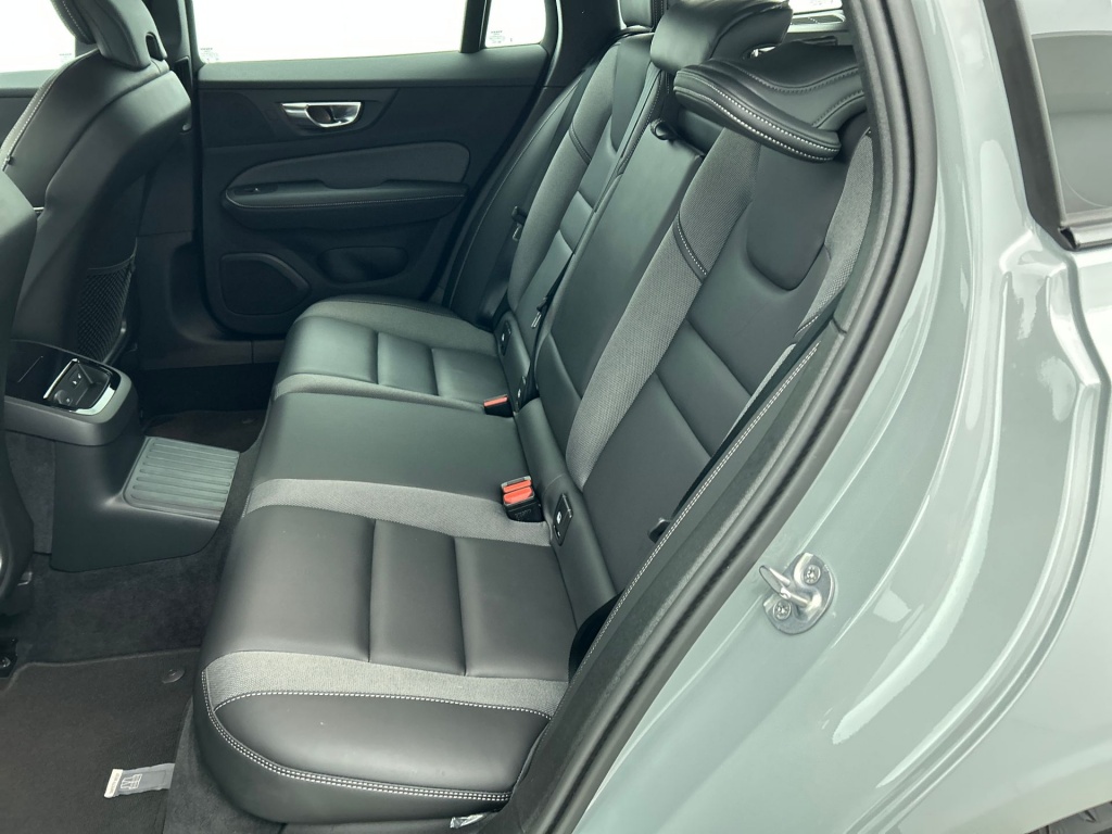 47544283 volvo v60 2 0 t6 plus dark trekhaak sport leder 360 blis pilot 1e64d3