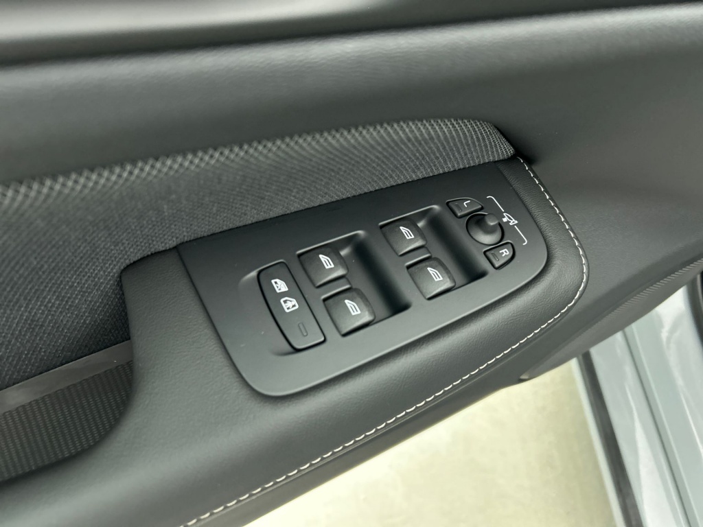 47544283 volvo v60 2 0 t6 plus dark trekhaak sport leder 360 blis pilot 20652e