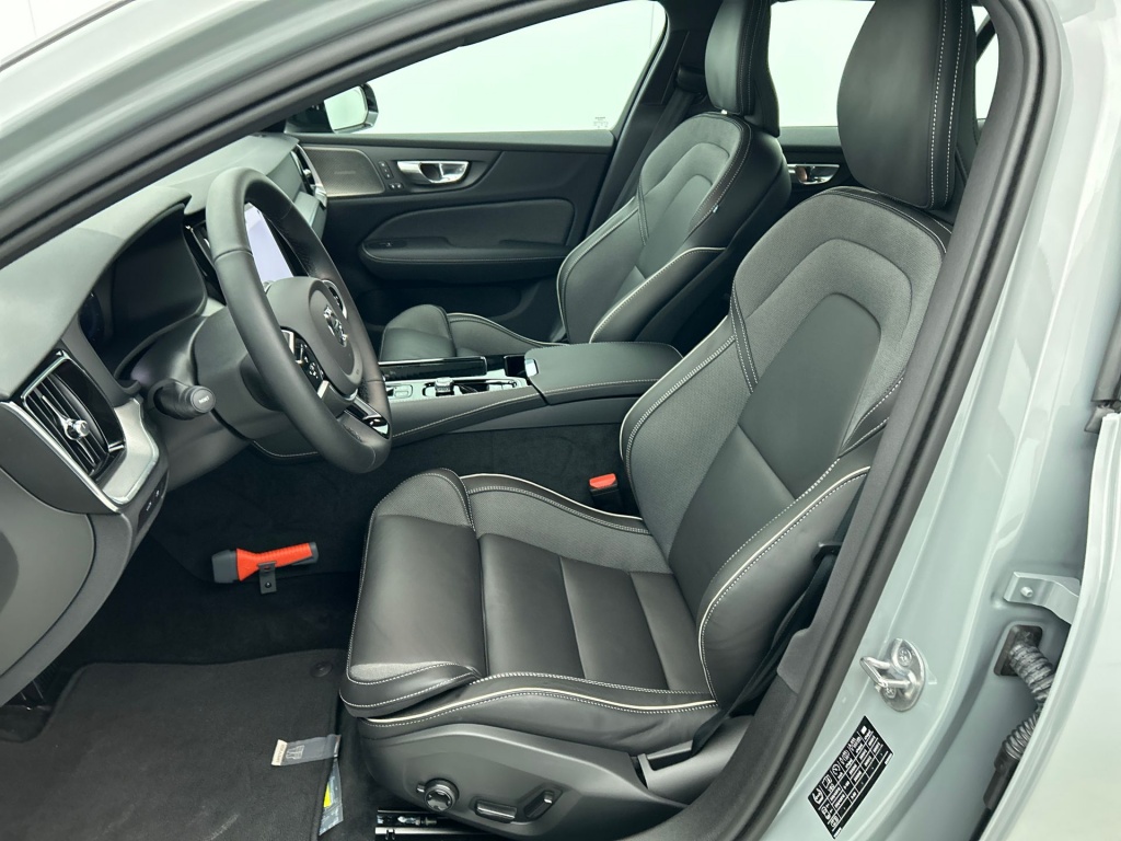 47544283 volvo v60 2 0 t6 plus dark trekhaak sport leder 360 blis pilot 2e9d84