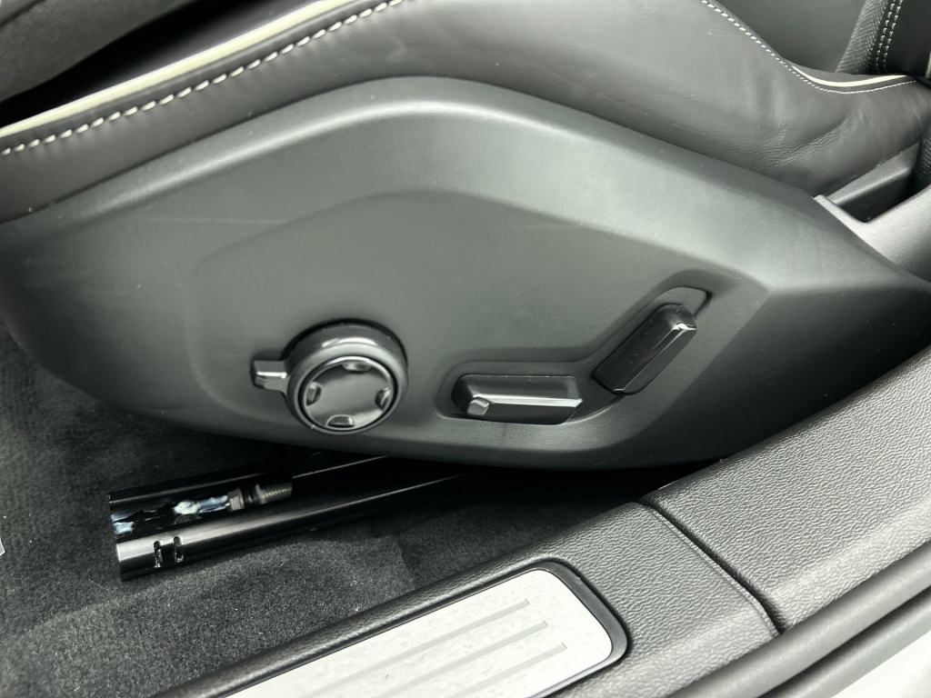 47544283 volvo v60 2 0 t6 plus dark trekhaak sport leder 360 blis pilot 9a8670