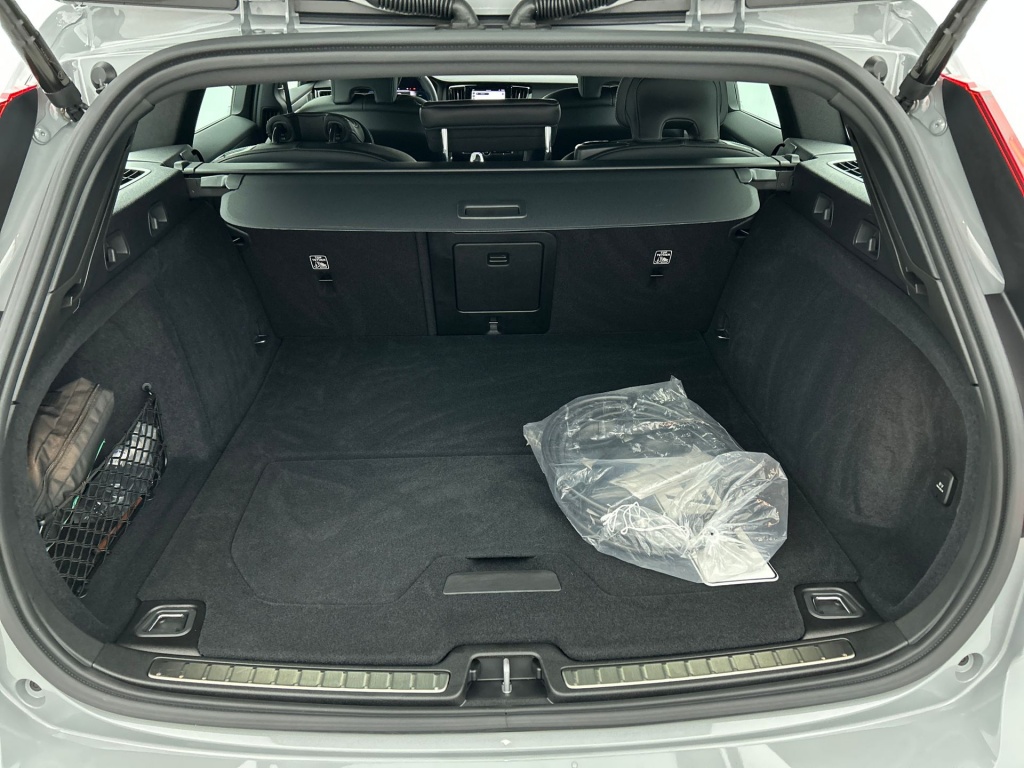 47544283 volvo v60 2 0 t6 plus dark trekhaak sport leder 360 blis pilot 9b015a
