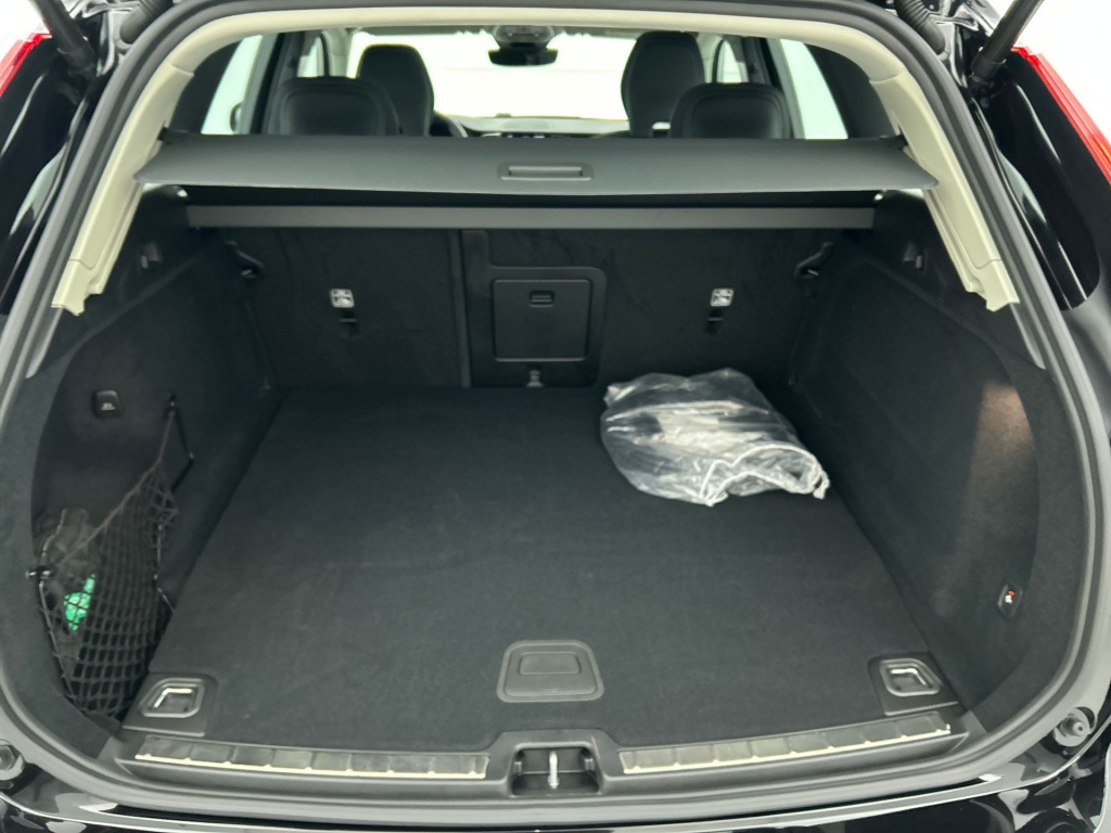 47566809 volvo xc60 2 0 t6 dark 20 360 trekhaak head up h k pano 01b9eb