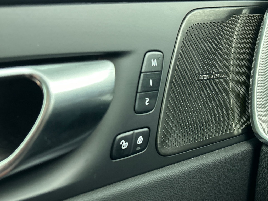 47566809 volvo xc60 2 0 t6 dark 20 360 trekhaak head up h k pano 98