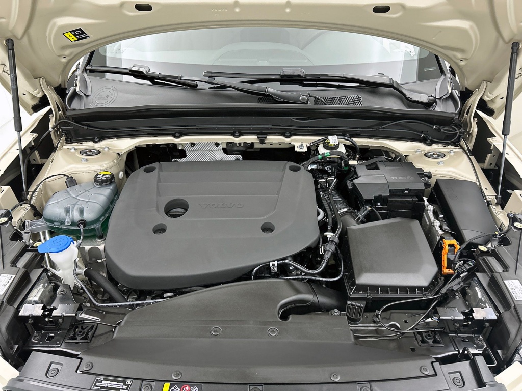 47569062 volvo xc40 2 0 b4 plus dark 19b713