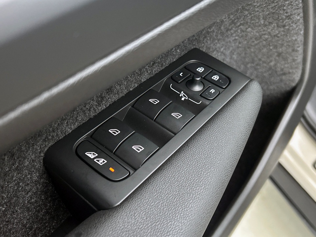 47569062 volvo xc40 2 0 b4 plus dark 76e35c