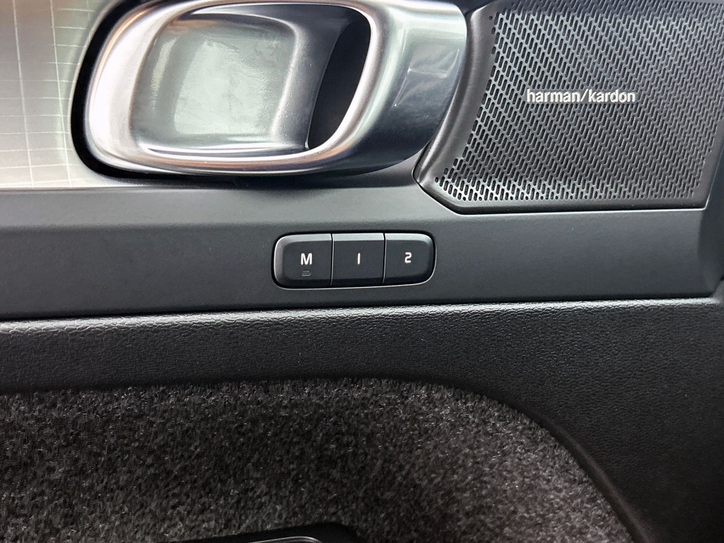 47569062 volvo xc40 2 0 b4 plus dark 99