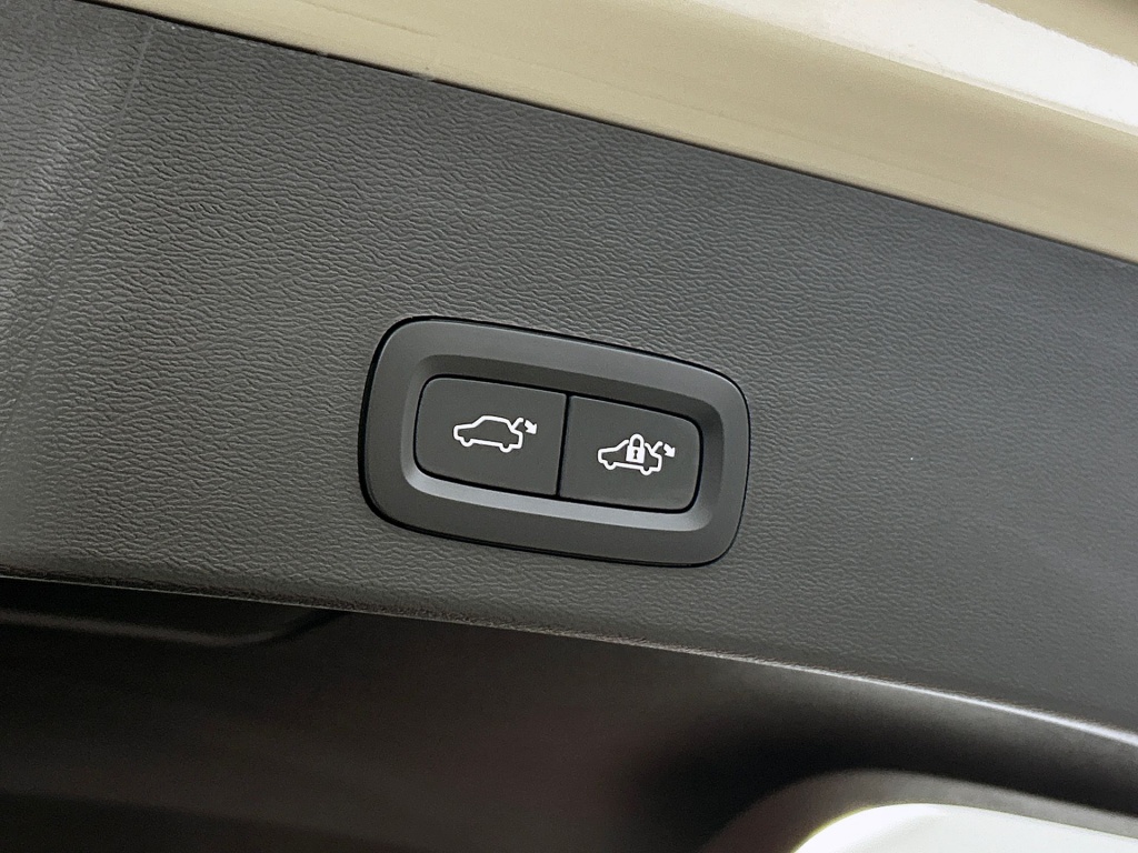 47569062 volvo xc40 2 0 b4 plus dark e3cfd2