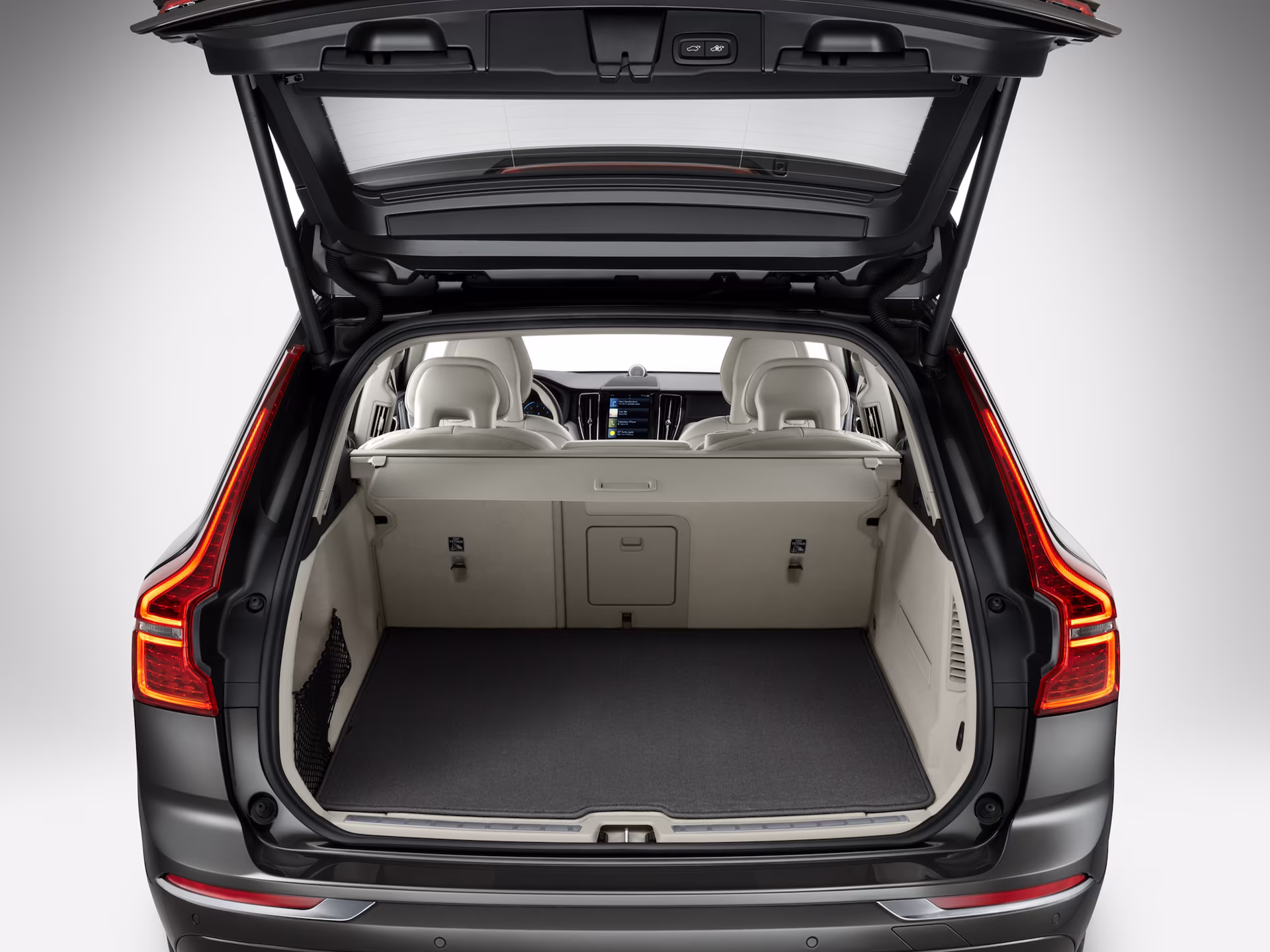 Volvo image with text 2560 1920 bagageruimtemat zwart