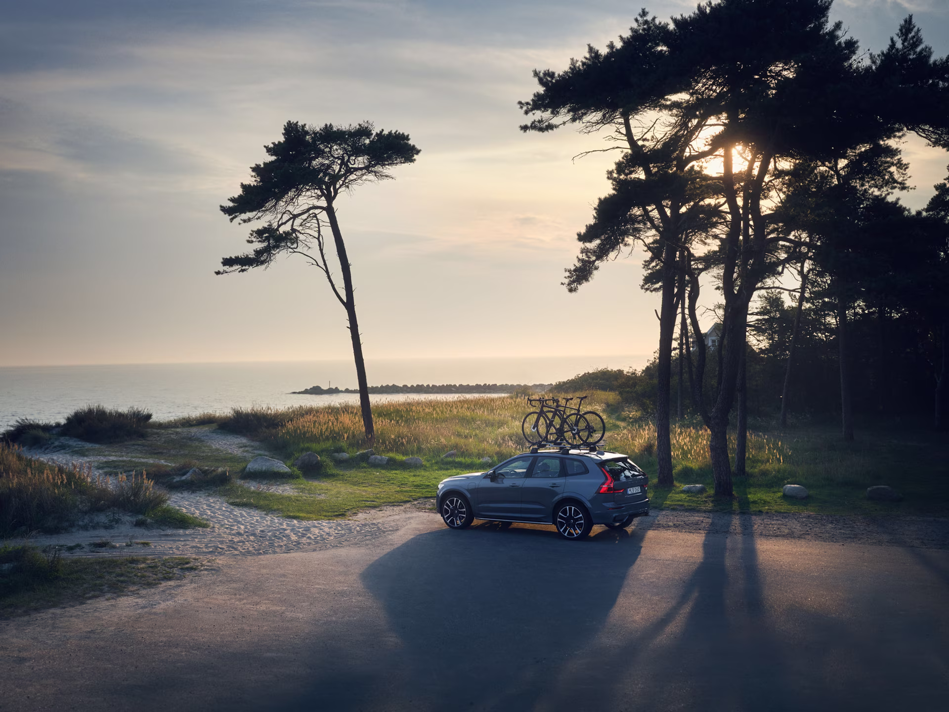 Volvo image with text 2560 1920